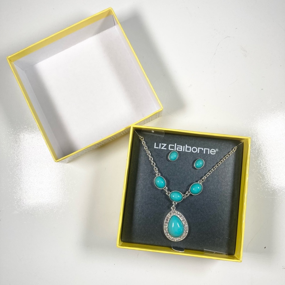 Liz Claiborne Necklace and Earring Boxed Set Liz Core Box 68616